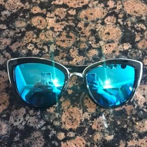 Steve Madden cat eye blue mirrored sunglasses 😎
